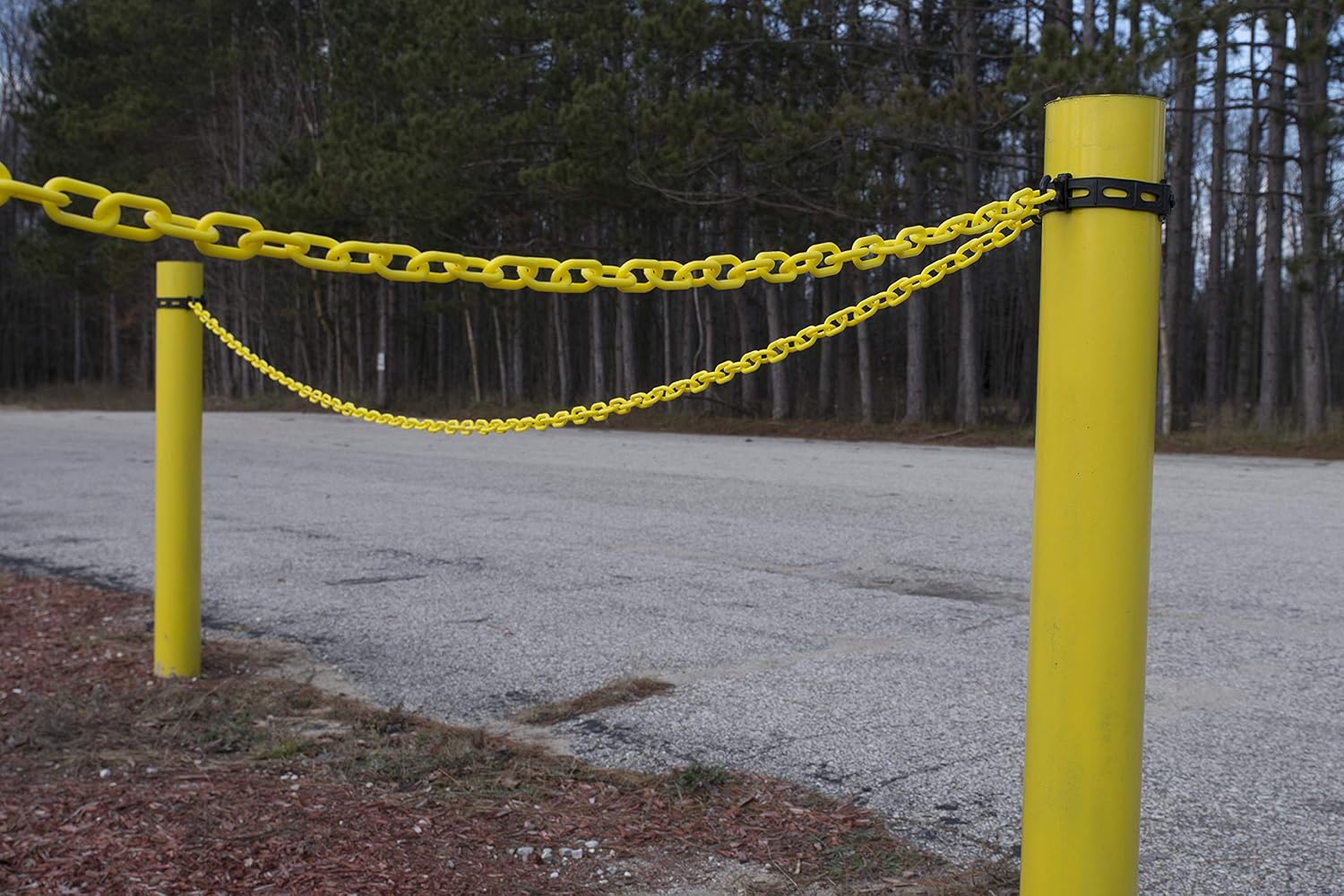 Heavy-Duty Plastic Barrier Chain Reel, Yellow, 2-Inch Link Diameter, 100-Foot Length, Pack of 2 T88666