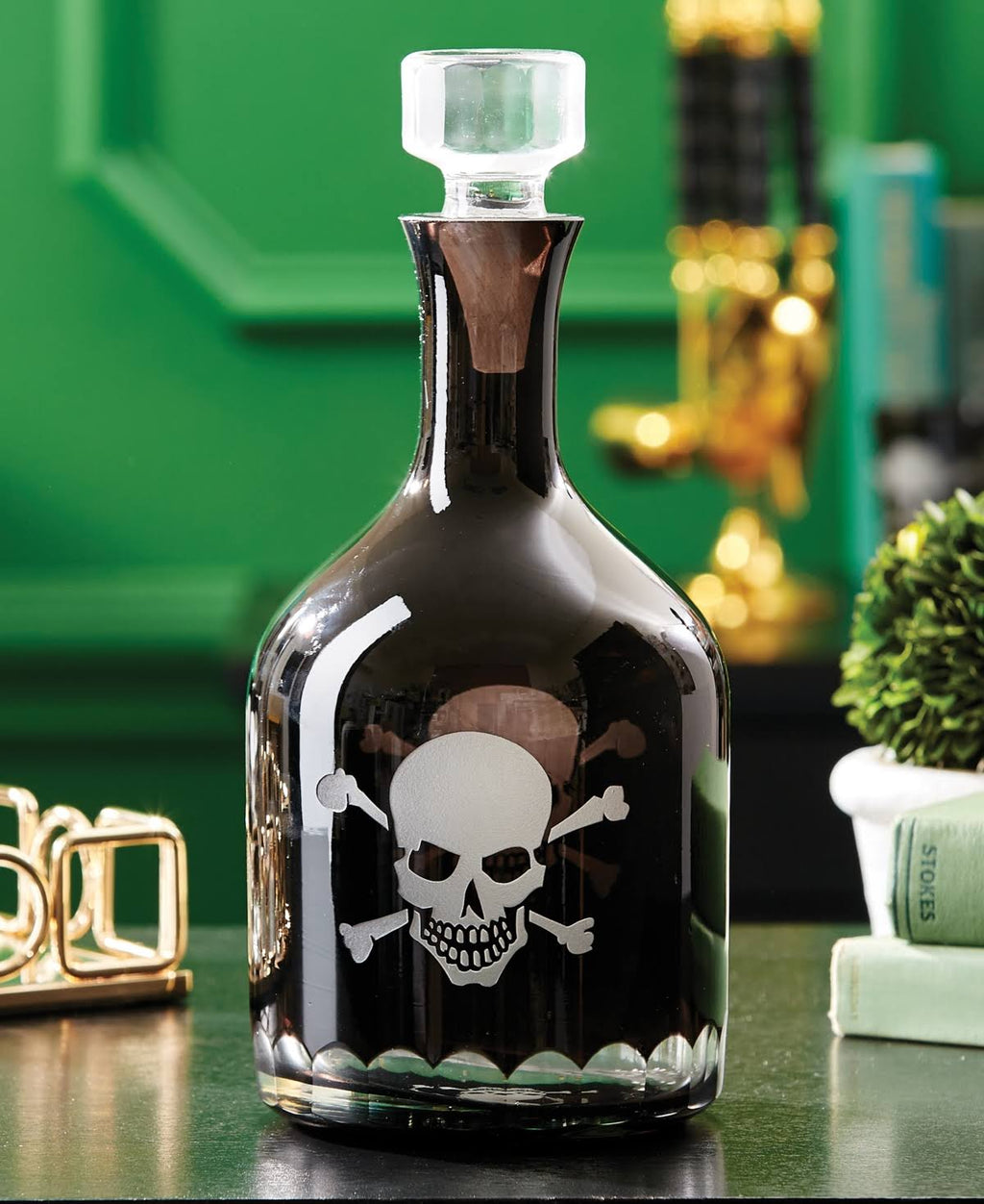 Skull and Crossbones Decanter Y11400