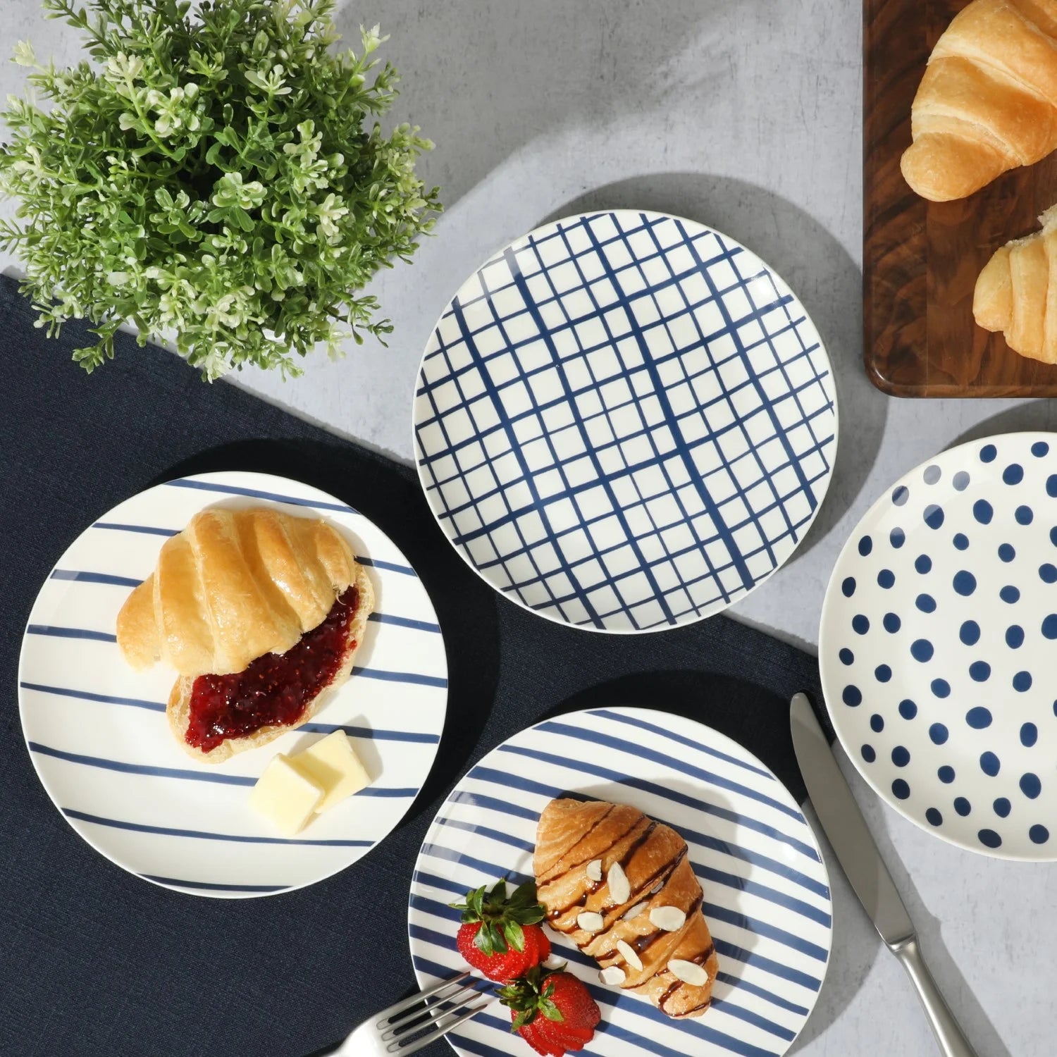 White and Blue Porcelain Dinnerware Set W92165
